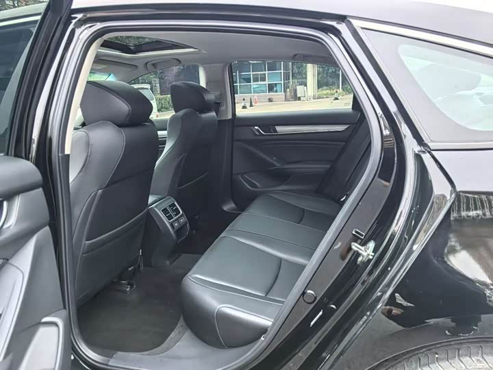 Фото 8 - Honda Accord