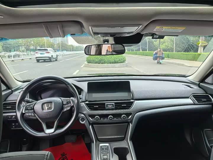 Фото 9 - Honda Accord