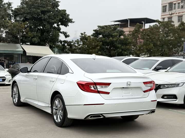 Фото 9 - Honda Accord