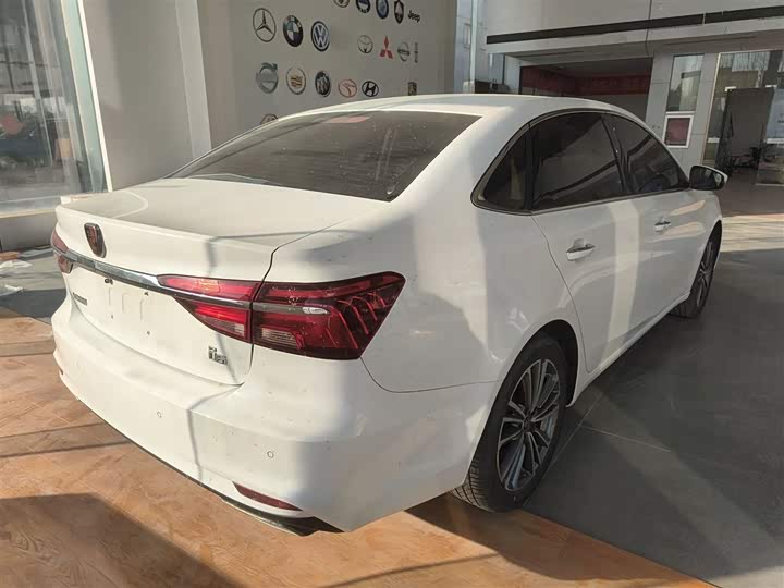 Фото 7 - Roewe i6