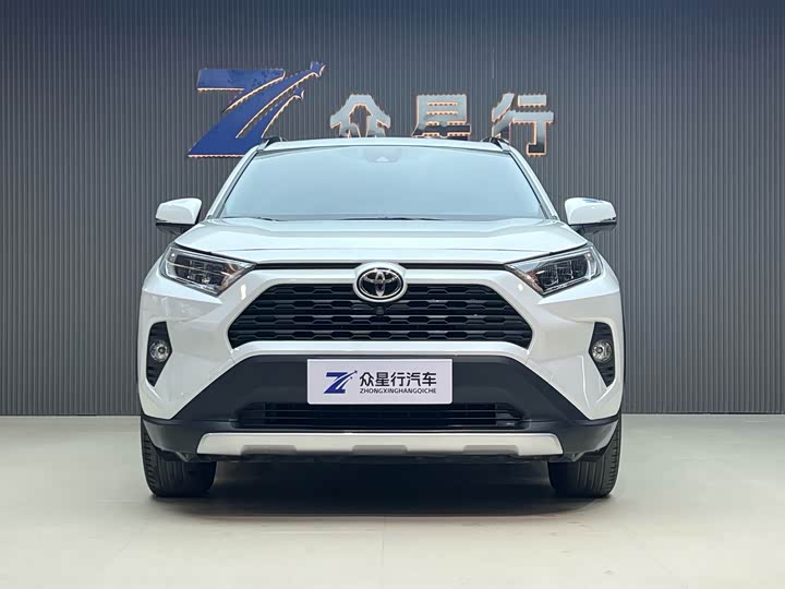 Фото 2 - Toyota RAV4