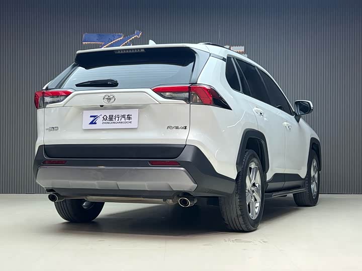 Фото 3 - Toyota RAV4