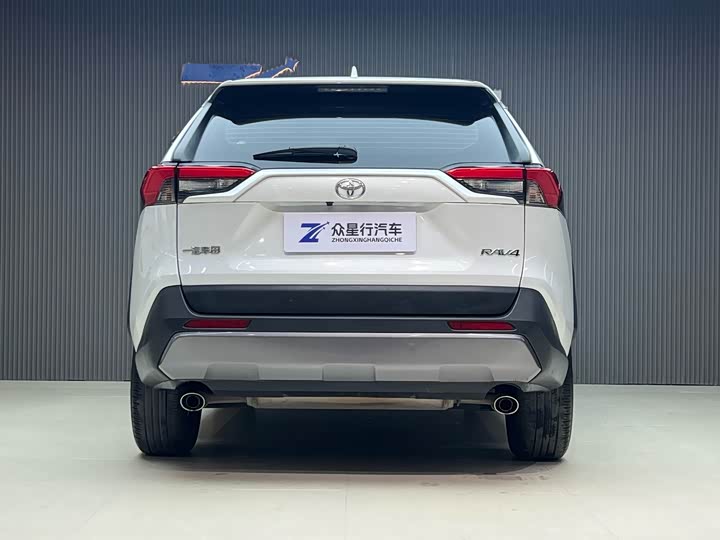 Фото 4 - Toyota RAV4