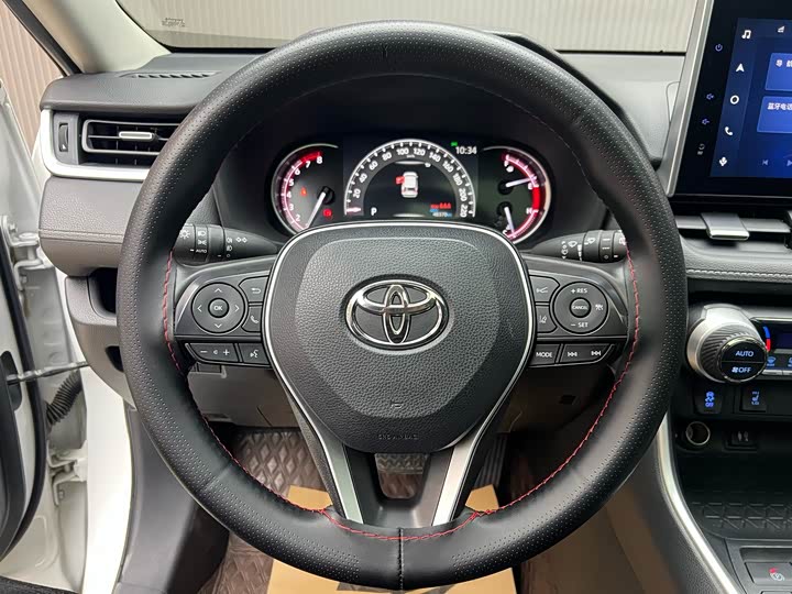 Фото 6 - Toyota RAV4