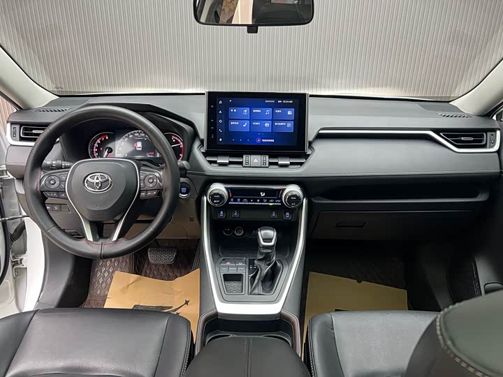 Фото 7 - Toyota RAV4