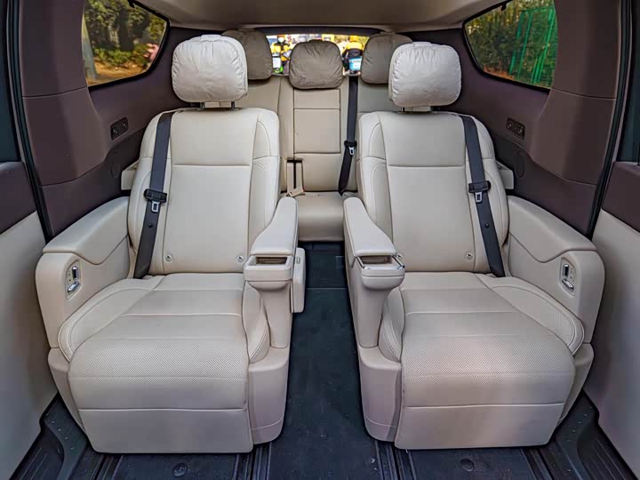 Фото 9 - LiXiang Mega