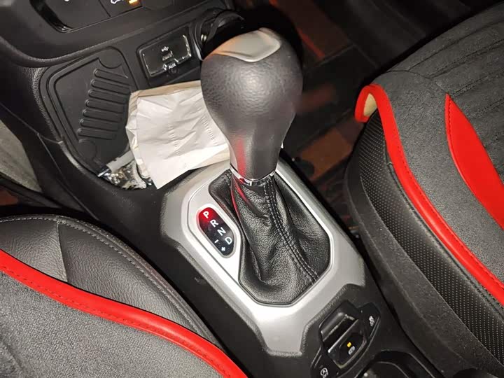 Фото 7 - Jeep Renegade