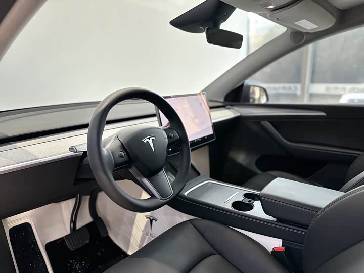 Фото 6 - Tesla Model Y
