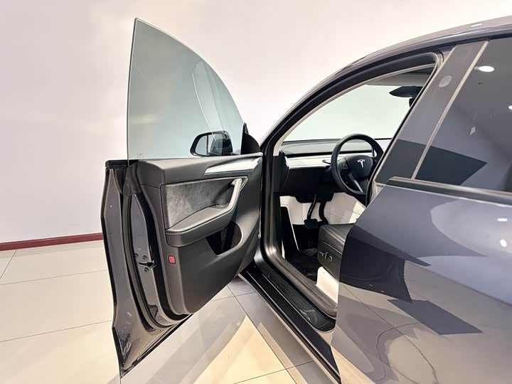 Фото 8 - Tesla Model Y