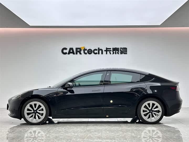 Фото 2 - Tesla Model 3