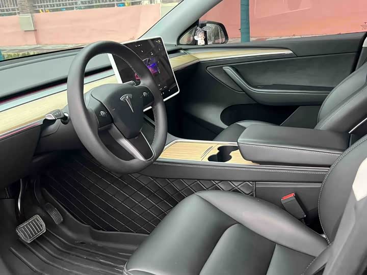 Фото 4 - Tesla Model Y