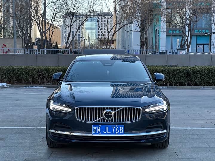 Фото 1 - Volvo S90