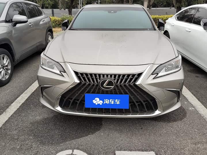 Фото 2 - Lexus ES