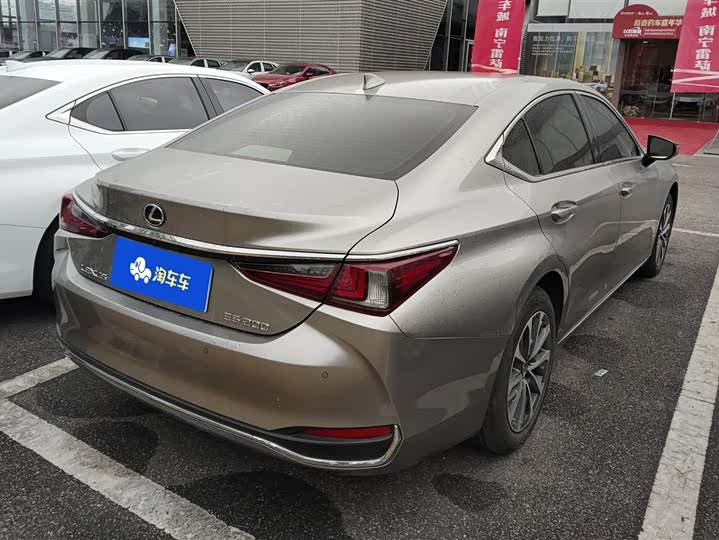 Фото 3 - Lexus ES