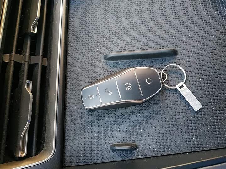 Фото 9 - BYD Qin L