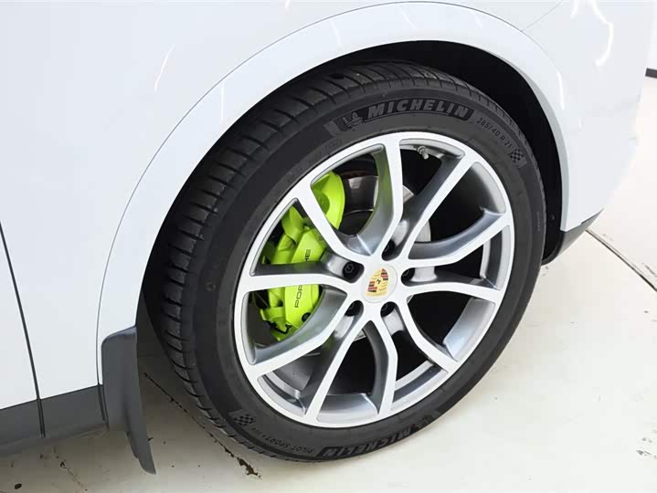 Фото 5 - Porsche Cayenne Hybrid