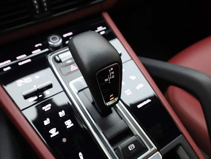 Фото 8 - Porsche Cayenne Hybrid