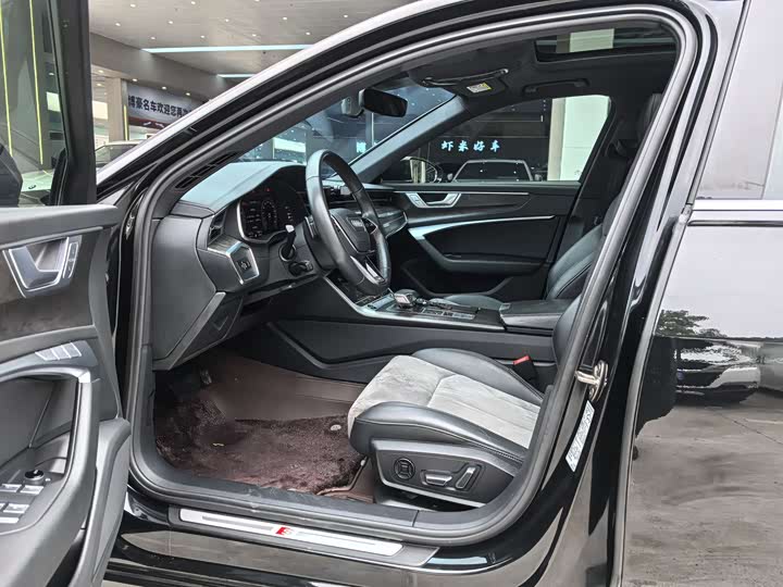 Фото 4 - Audi A6L