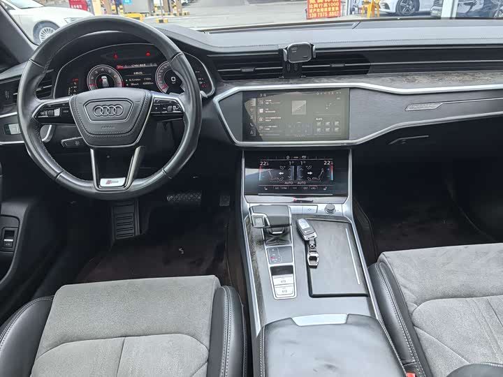 Фото 6 - Audi A6L