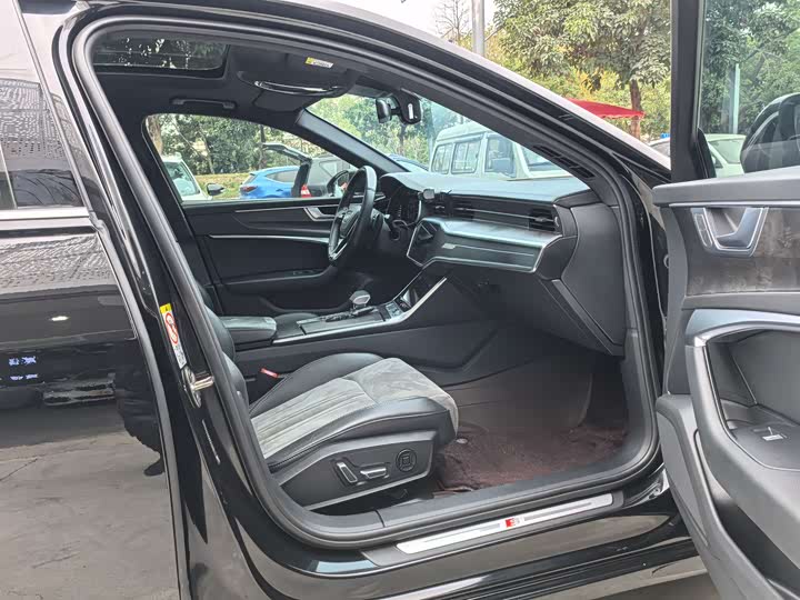 Фото 8 - Audi A6L