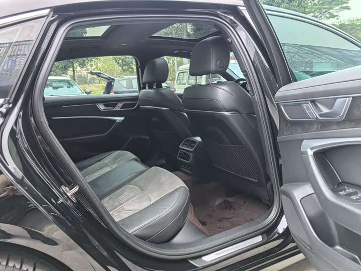 Фото 9 - Audi A6L