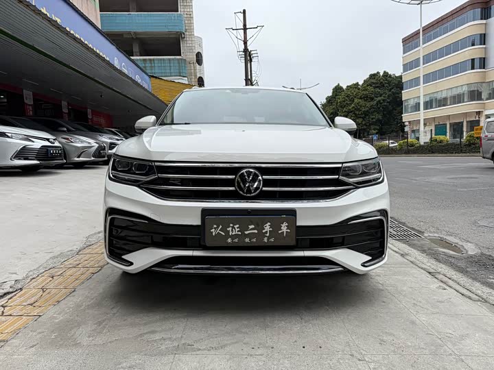 Фото 2 - Volkswagen Tiguan L Pro