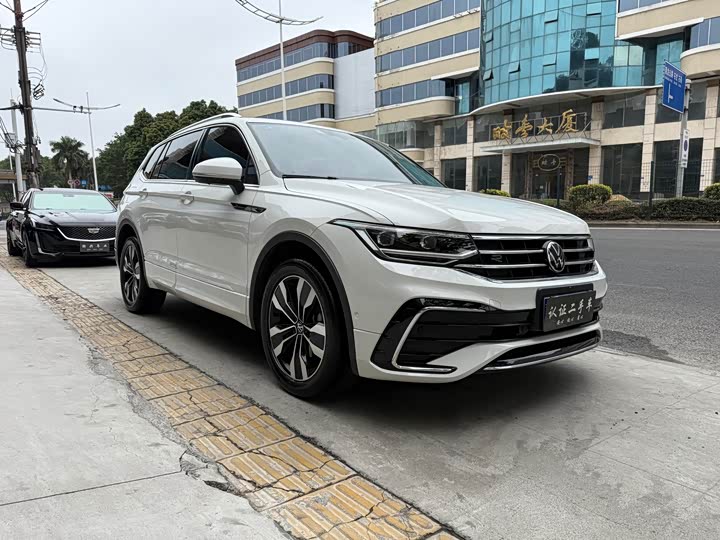 Фото 3 - Volkswagen Tiguan L Pro
