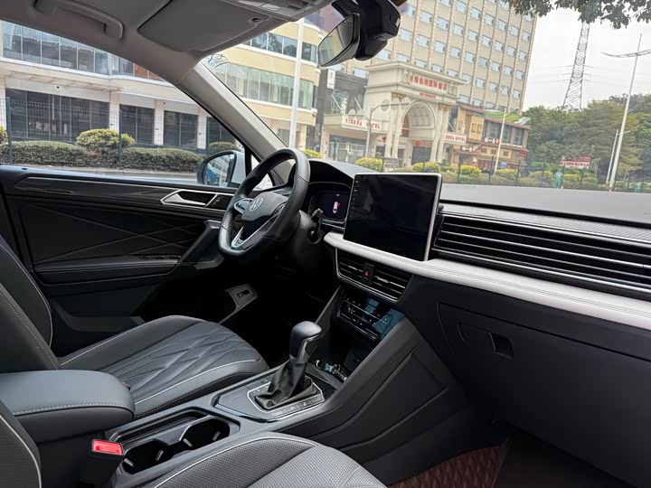 Фото 6 - Volkswagen Tiguan L Pro