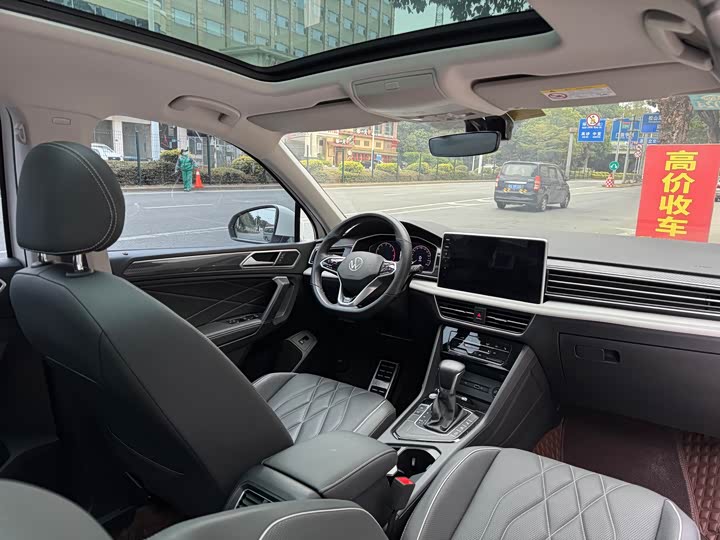 Фото 8 - Volkswagen Tiguan L Pro