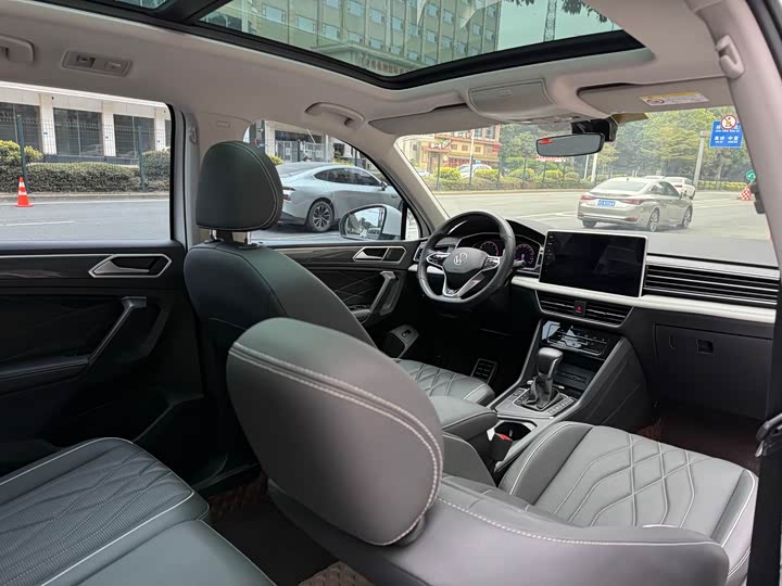 Фото 9 - Volkswagen Tiguan L Pro