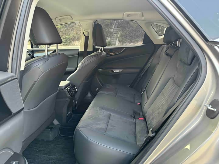 Фото 5 - Lexus NX