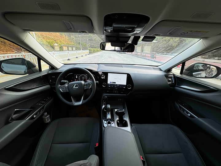 Фото 6 - Lexus NX