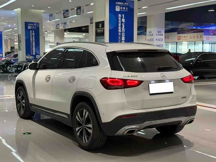Фото 6 - Mercedes-Benz GLA-Class