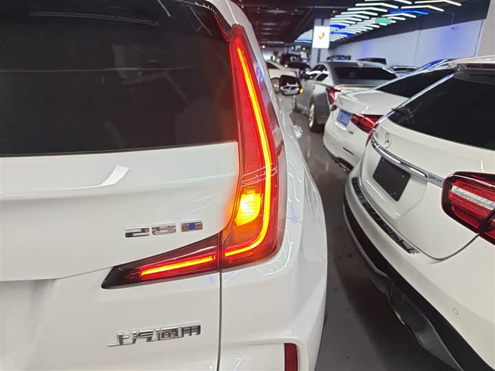 Фото 8 - Cadillac XT4