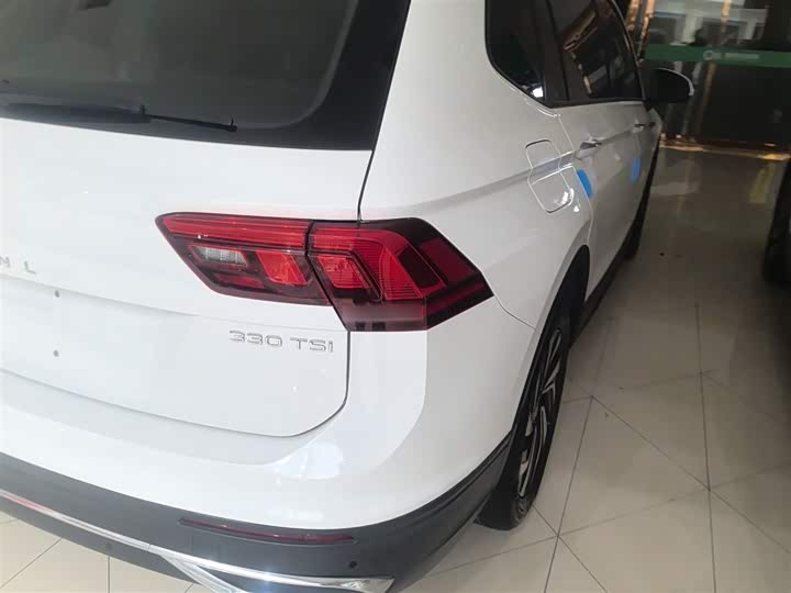 Фото 8 - Volkswagen Tiguan L Pro