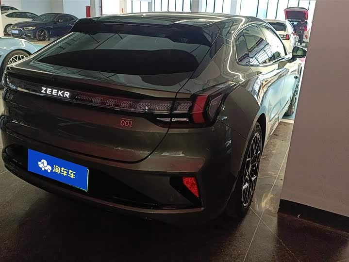 Фото 3 - Zeekr 001