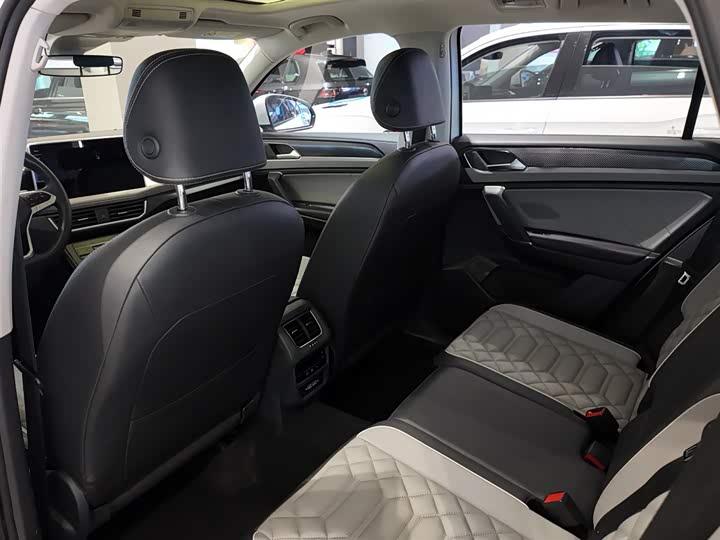 Фото 4 - Volkswagen Tayron