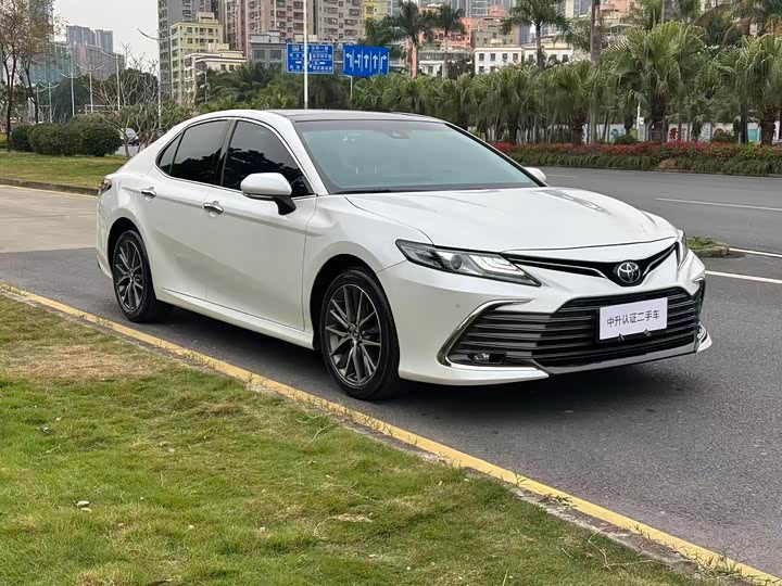 Фото 3 - Toyota Camry