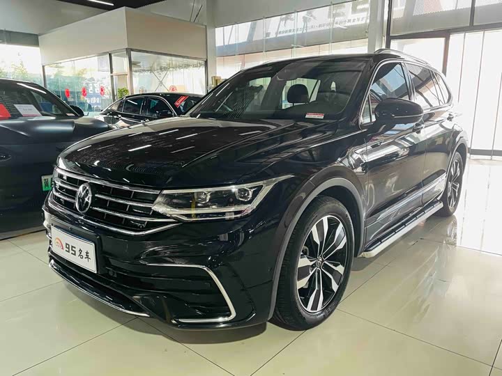 Фото 1 - Volkswagen Tiguan L Pro