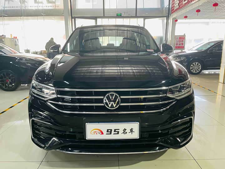 Фото 2 - Volkswagen Tiguan L Pro