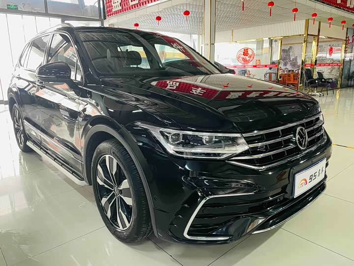 Фото 3 - Volkswagen Tiguan L Pro