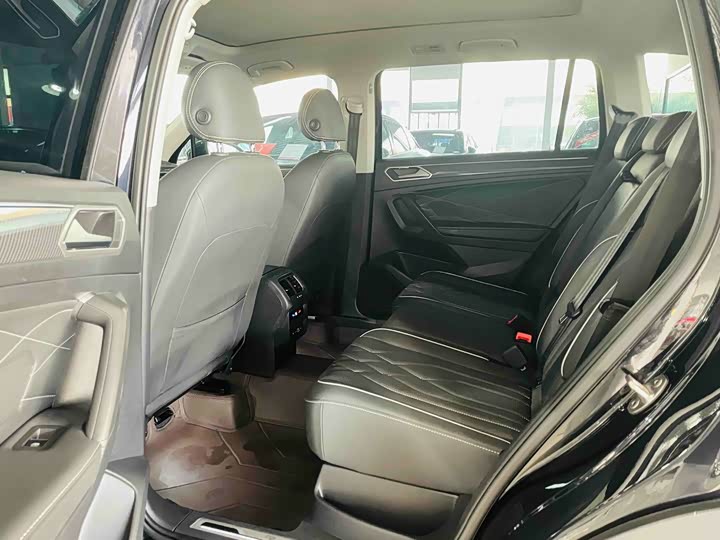 Фото 9 - Volkswagen Tiguan L Pro