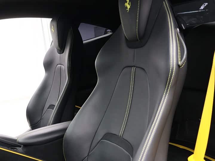 Фото 3 - Ferrari Roma