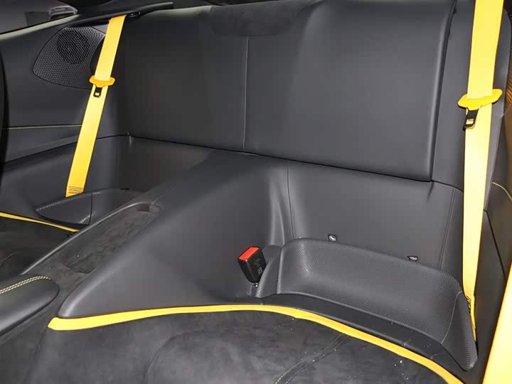 Фото 8 - Ferrari Roma