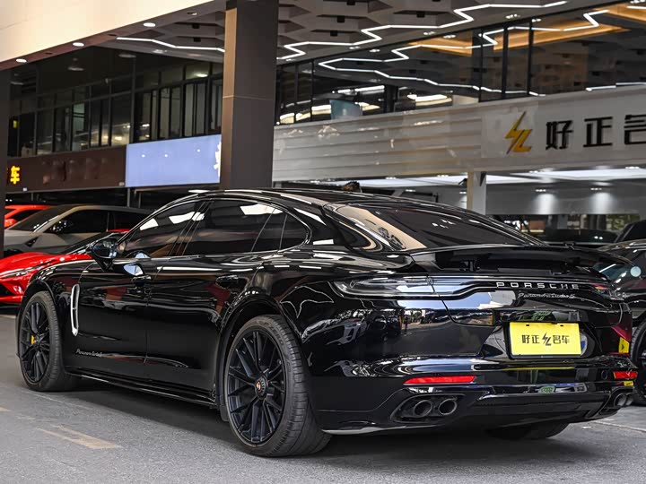 Фото 3 - Porsche Panamera