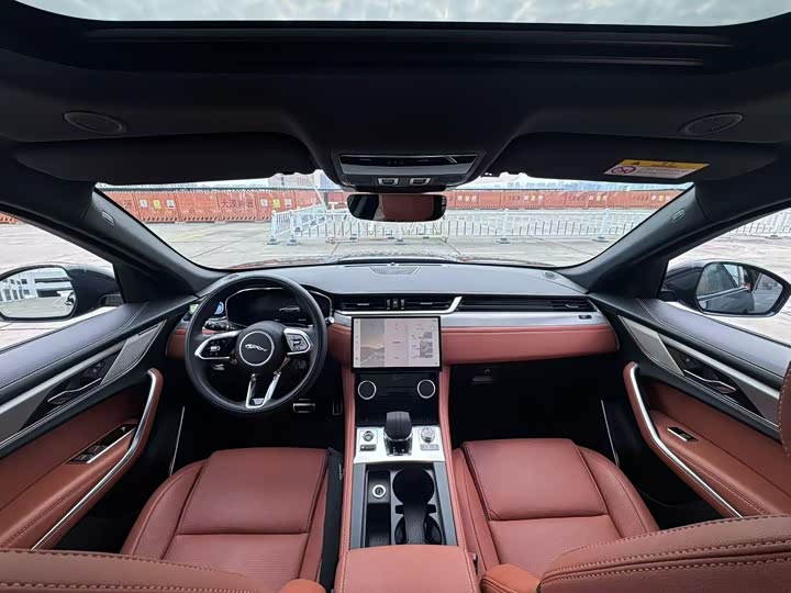 Фото 6 - Jaguar F-Pace