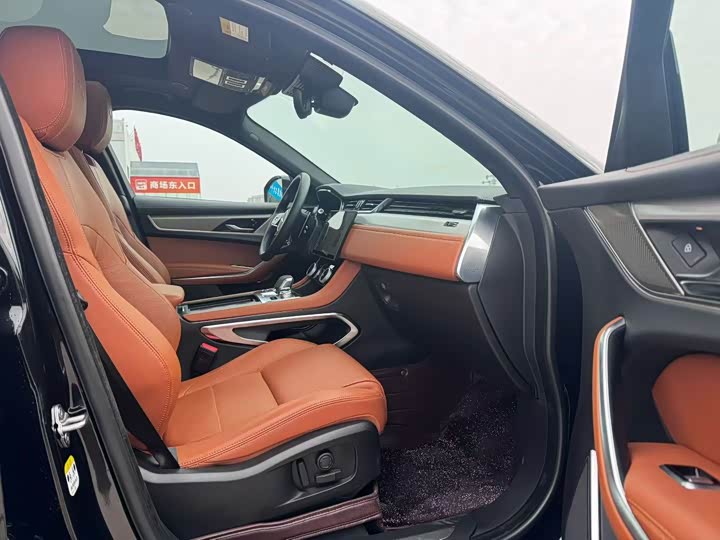 Фото 8 - Jaguar F-Pace