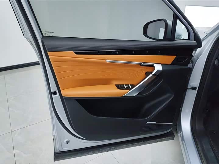 Фото 7 - Geely Atlas L