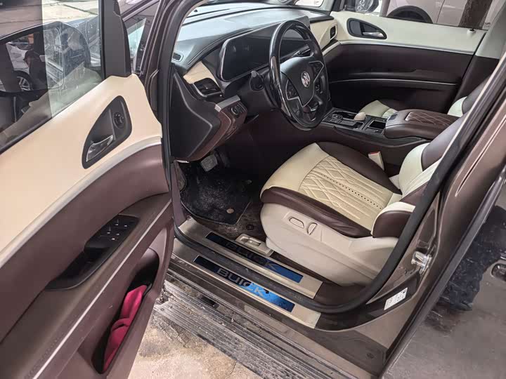 Фото 4 - Buick GL8 ES