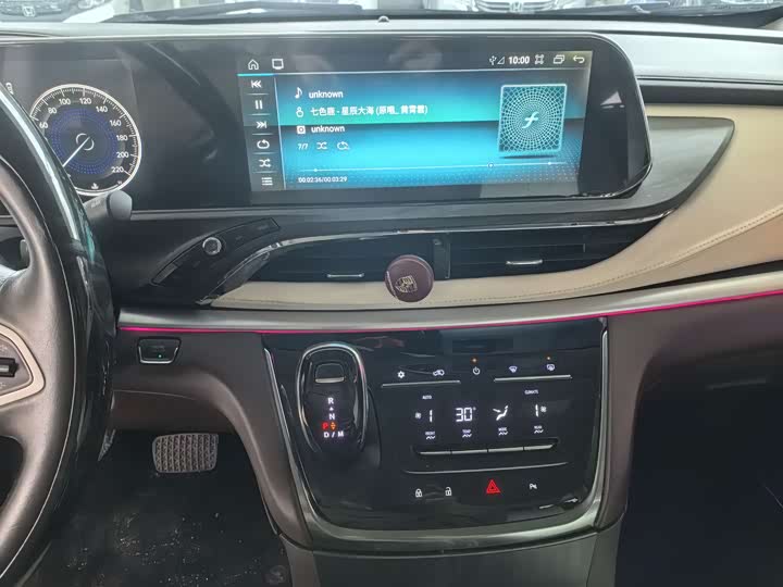 Фото 8 - Buick GL8 ES